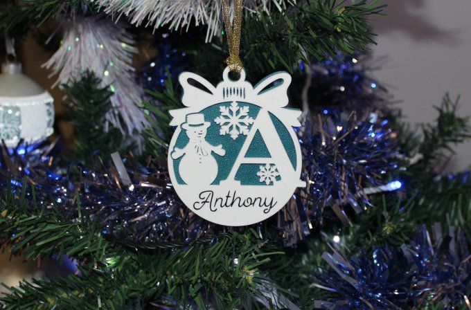 Décoration de Sapin Évolutive "Hiver Magique" – Initiale & Prénom